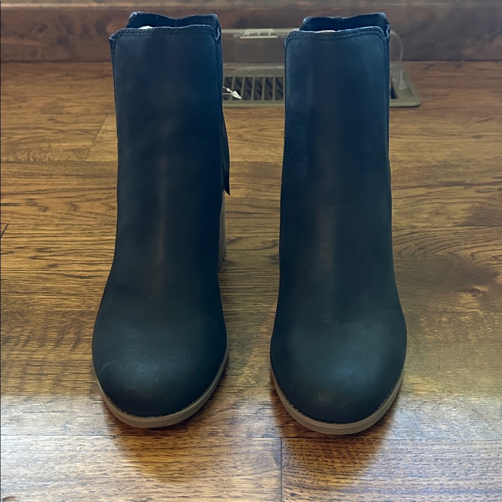 Tom’s Evelyn Chelsea boot